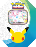 Tin Sylveon-ex Pokémon GCC 30° Anniversario in italiano, con carta promozionale e quattro buste